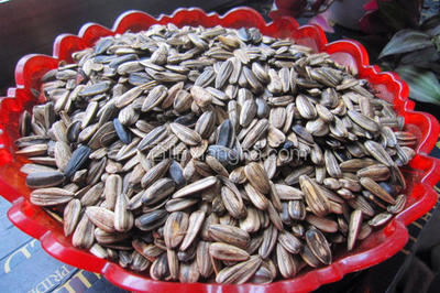 巧炒五香瓜子 香脆可口的自制小吃